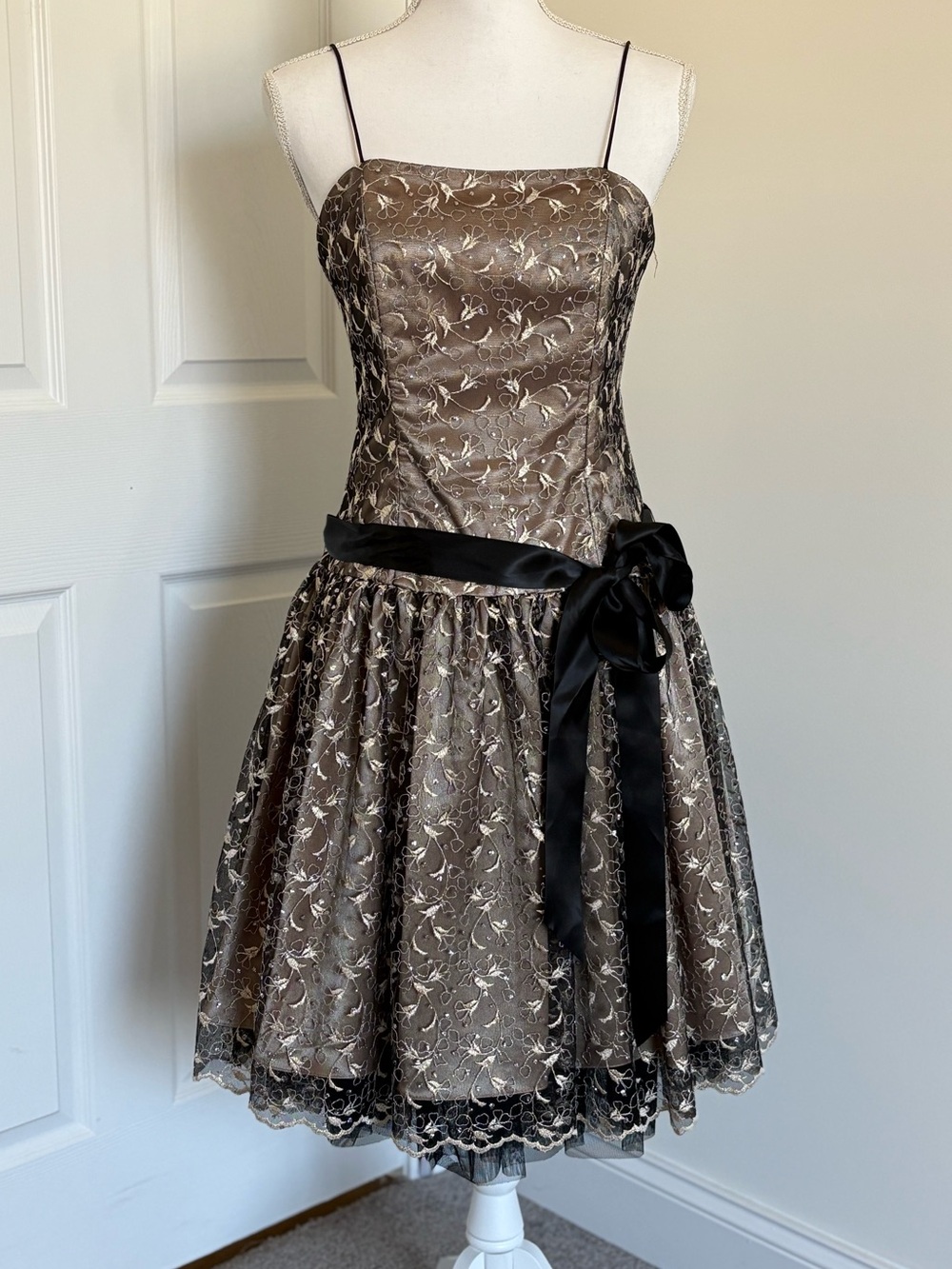 Jessica Howard Beige Dress